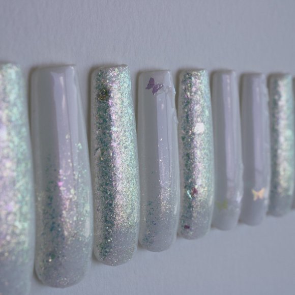White Holographic Butterfly Press On Nail Set - 20pc - Picture 1 of 3